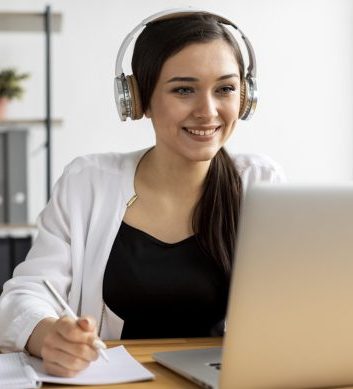 medium-shot-smiley-woman-taking-notes